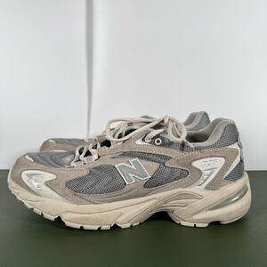 New Balance 725 Women’s Gray Mesh & Suede Athletic Sneakers